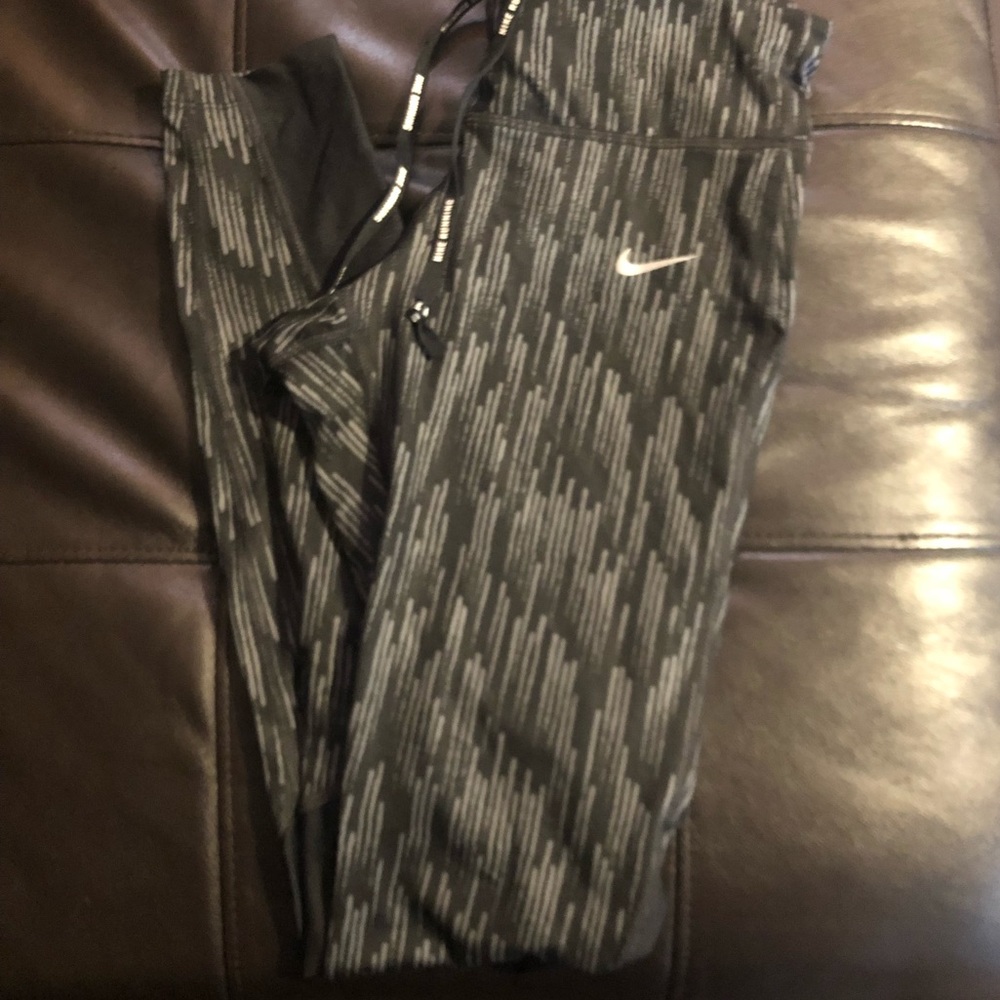 ✨Nike Leggings✨